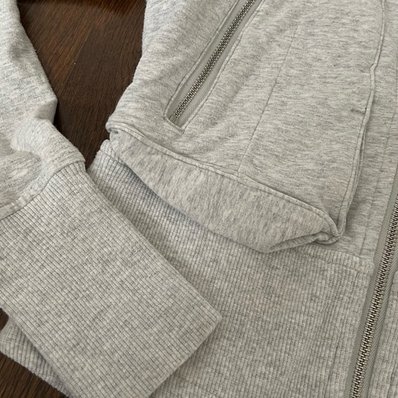 Lululemon Crop Hoodie with Zipper Pockets, Size 4 - Picture 3 of 6
